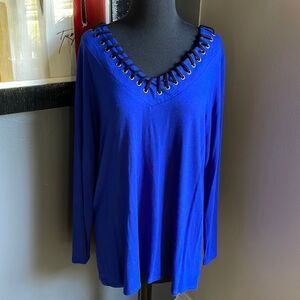 elimiNation royal blue laced V neckline stretch jersey knit tunic. NWT. Medium.